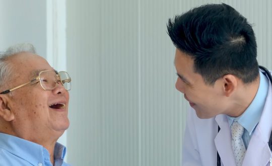 Happy,Asian,Elderly,Man,Patient,Have,Fun,Talking,With,Professional